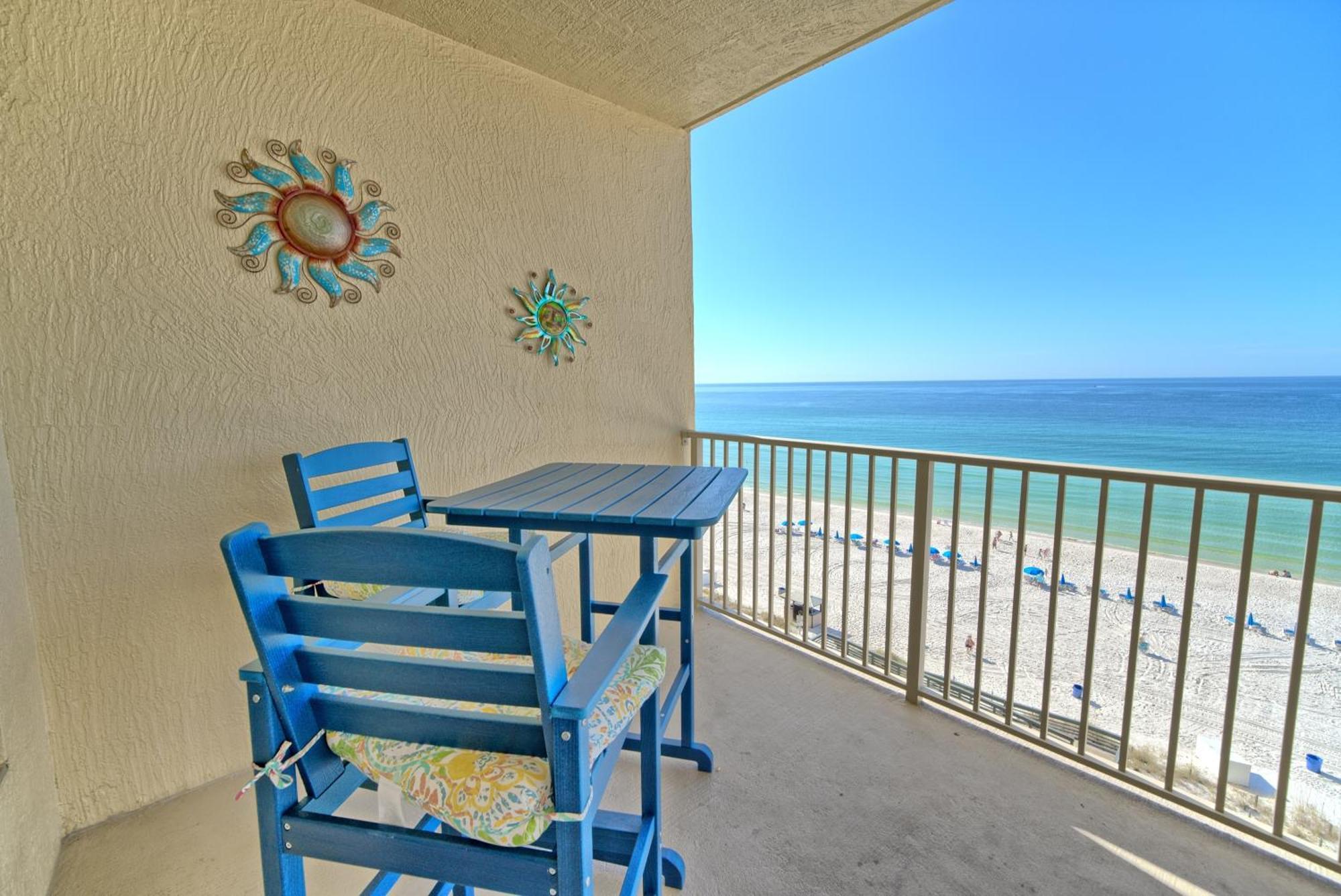 Amazing Tropical With Complimentary Chairs And Umbrellas - Unit 0706 *