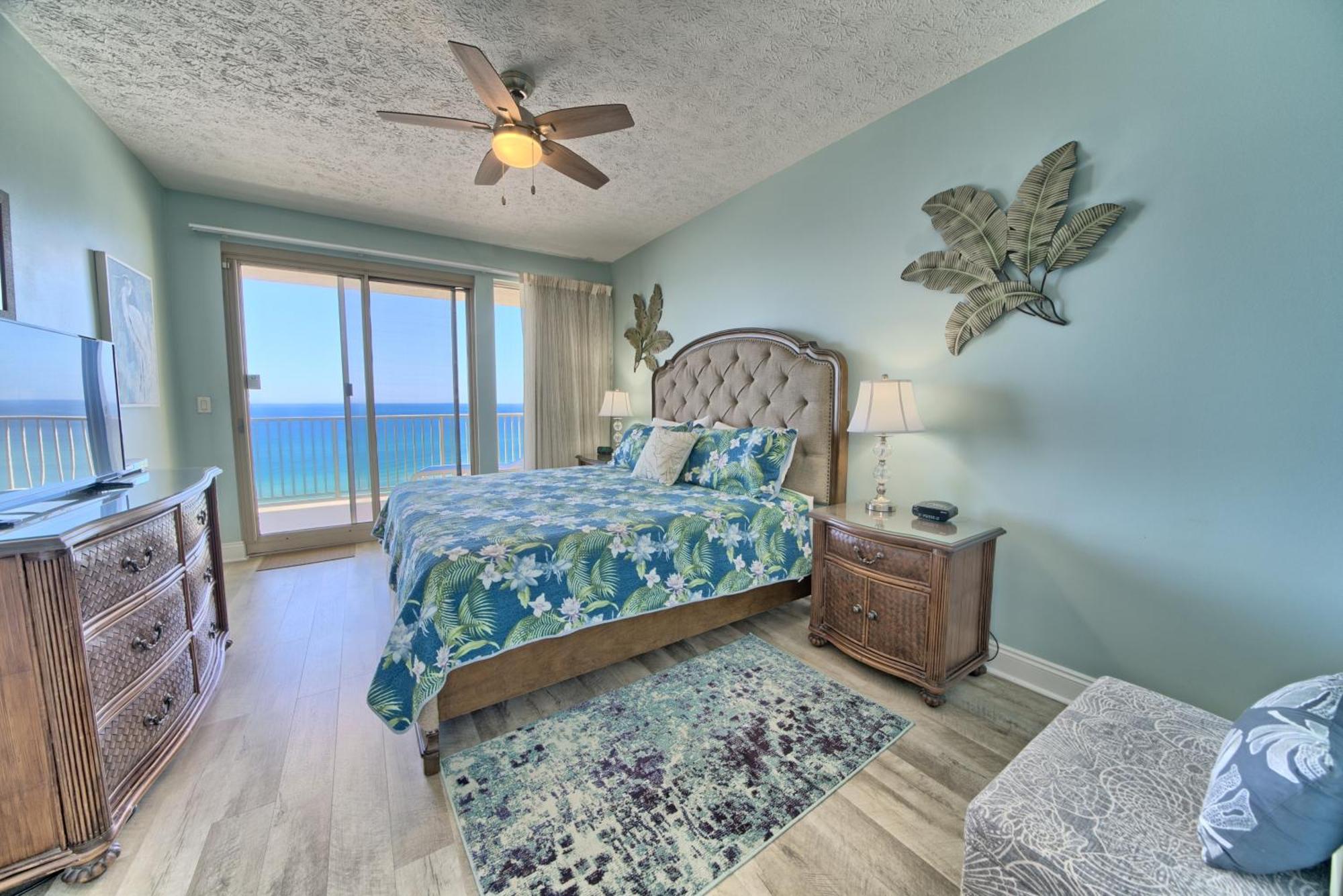 Amazing Tropical With Complimentary Chairs And Umbrellas - Unit 0706 Apartment